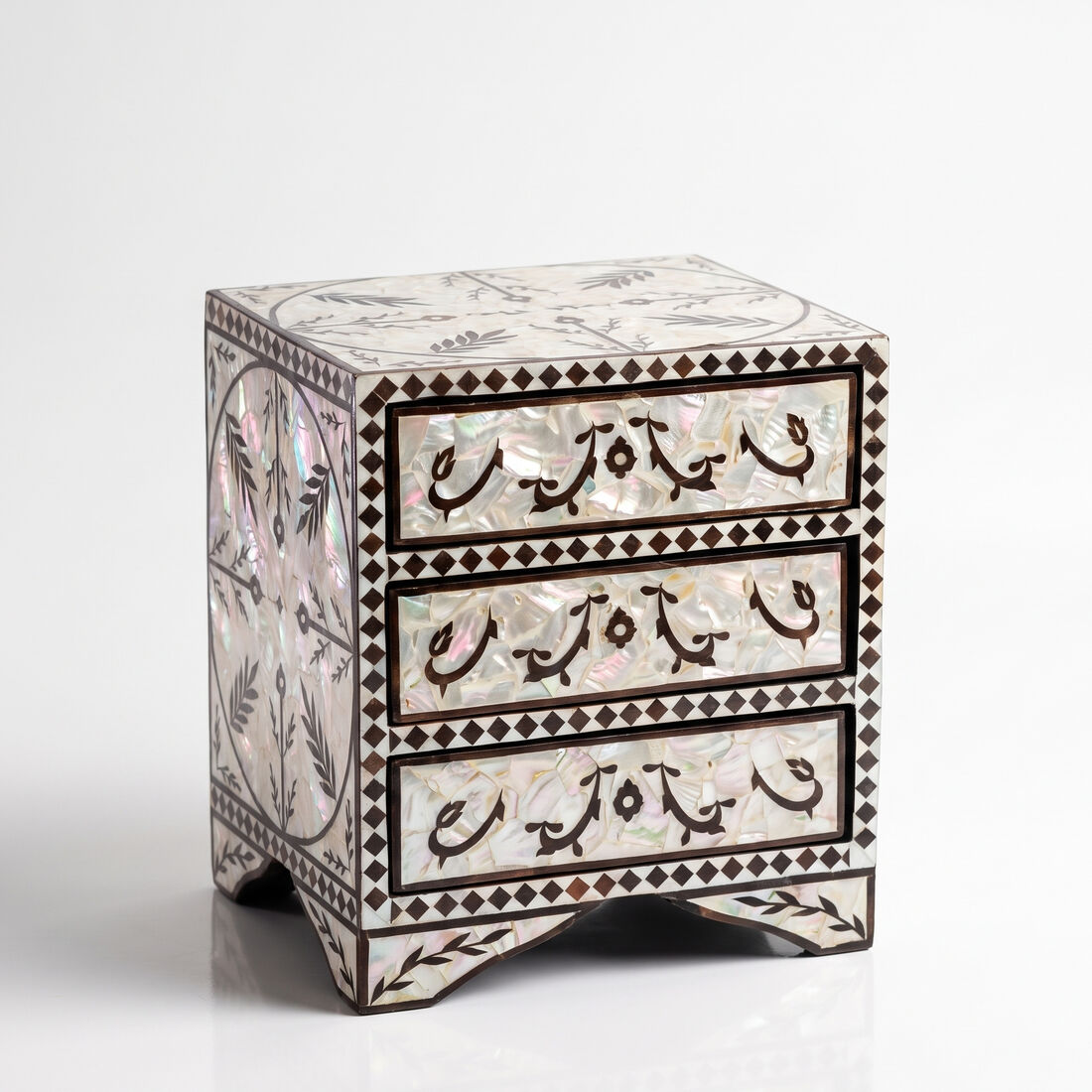 Pearl Cabinet — Arabesque