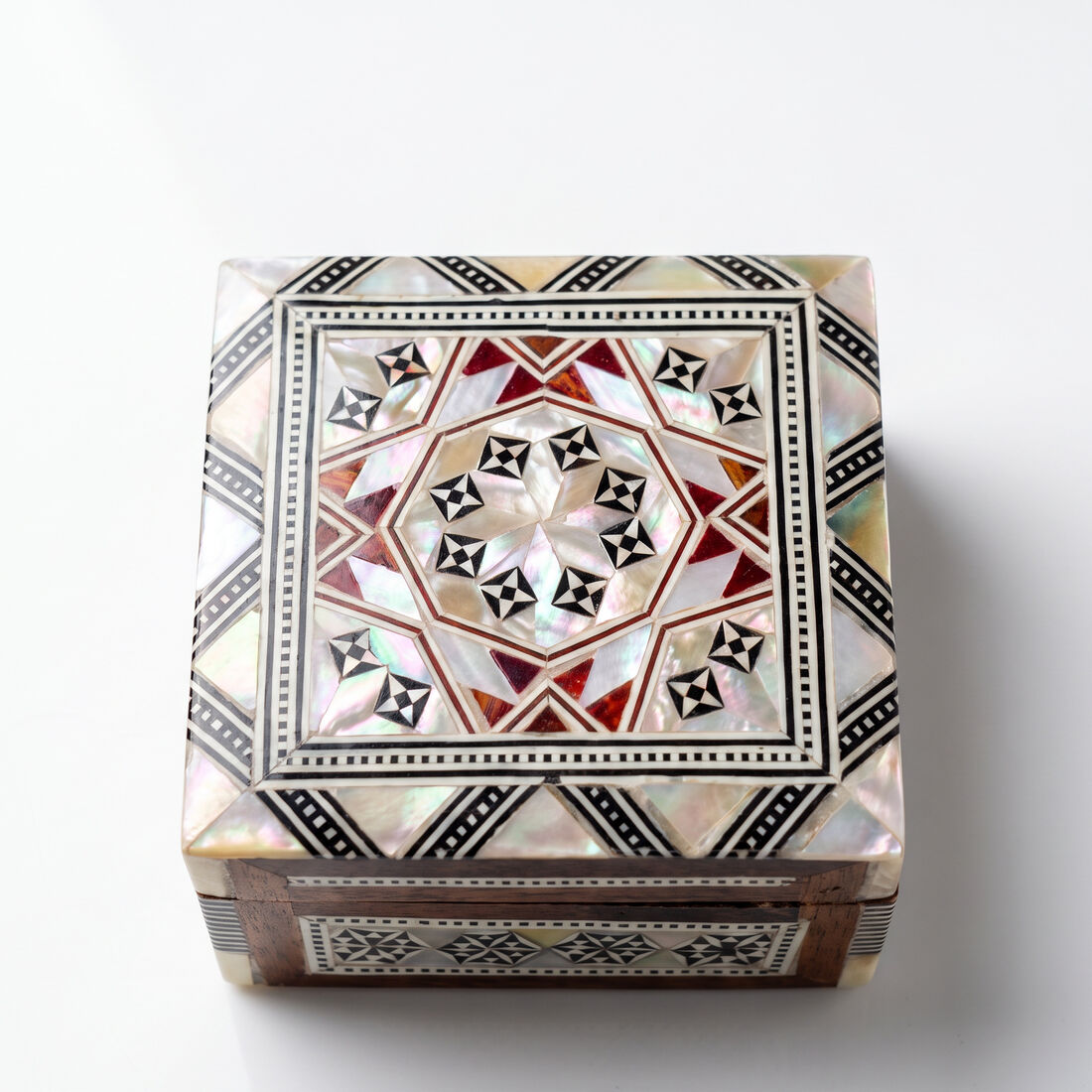 Khatam Square Box — Red Star